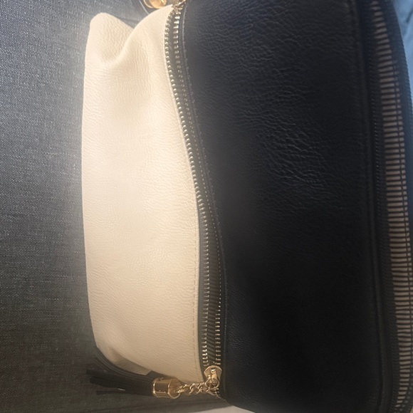 Elegant Black and Cream Crossbody Bag - Picture 2 of 3